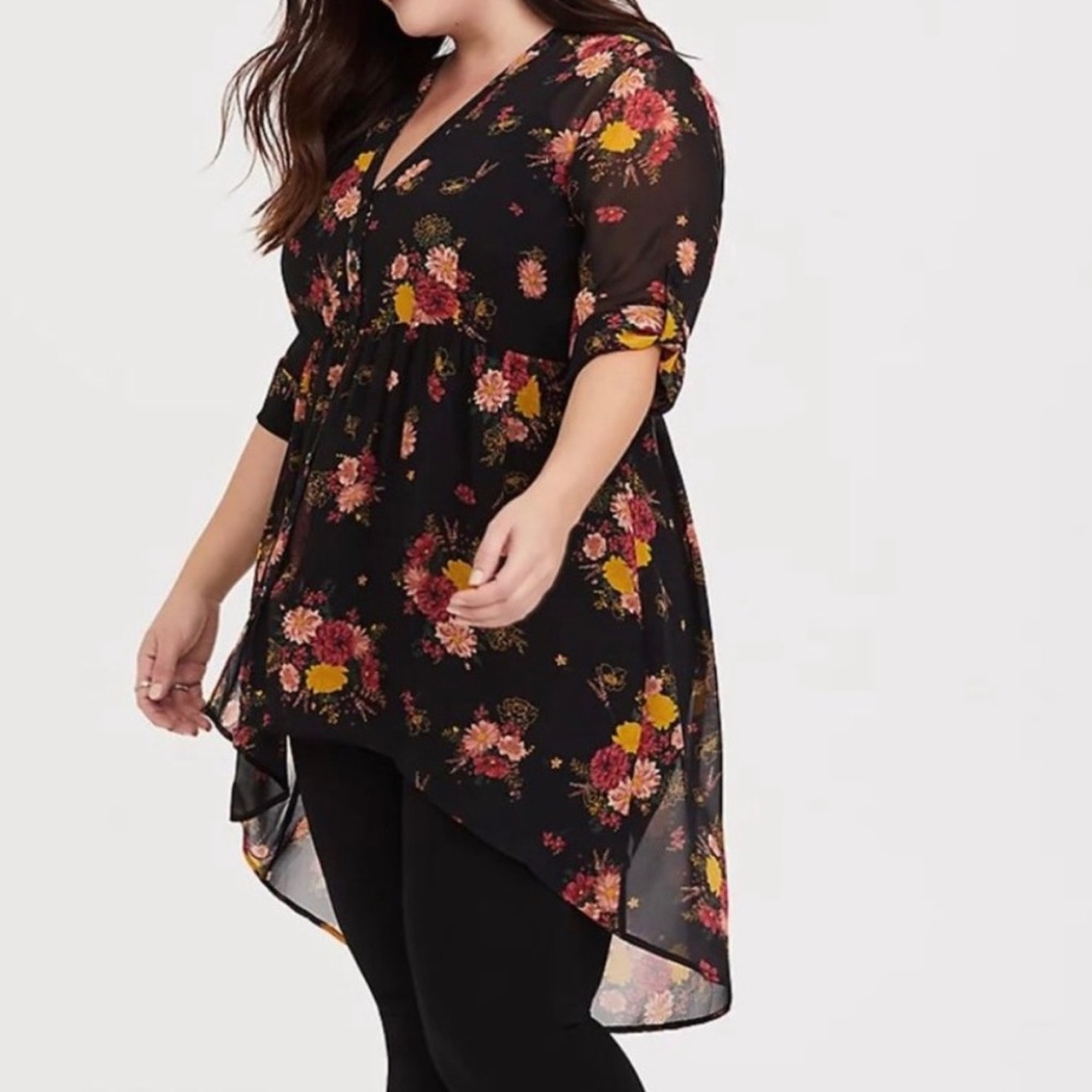 Torrid Lexie floral & black high low button front babydoll tunic Size 2 - Rare!